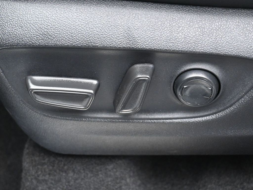 Certified 2025 Toyota Highlander Platinum image 10