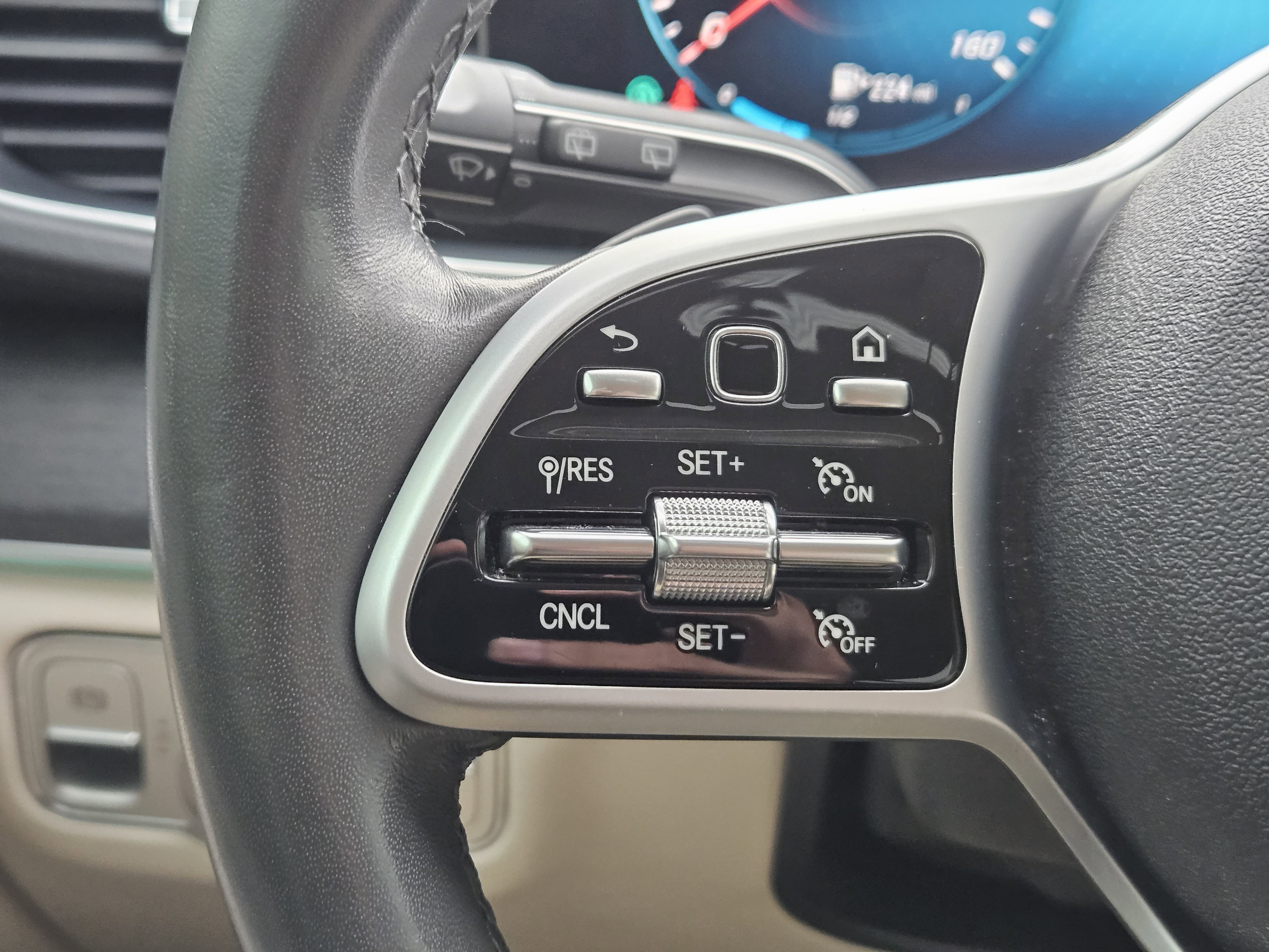 Certified 2020 Mercedes-Benz GLS 450 4MATIC image 28