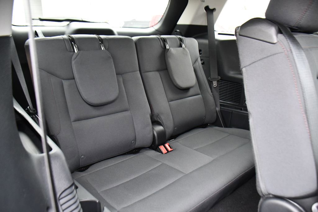 Used 2025 Ford Explorer Active AWD/4WD image 17
