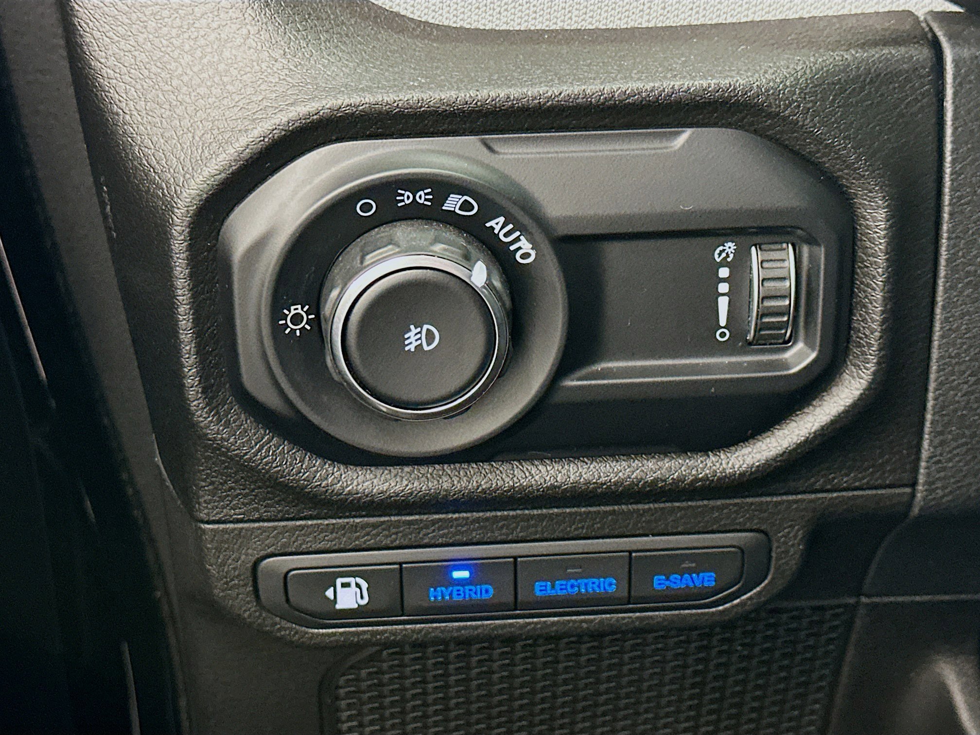 Used 2024 Jeep Wrangler Unlimited w/ Convenience Group AWD/4WD image 17
