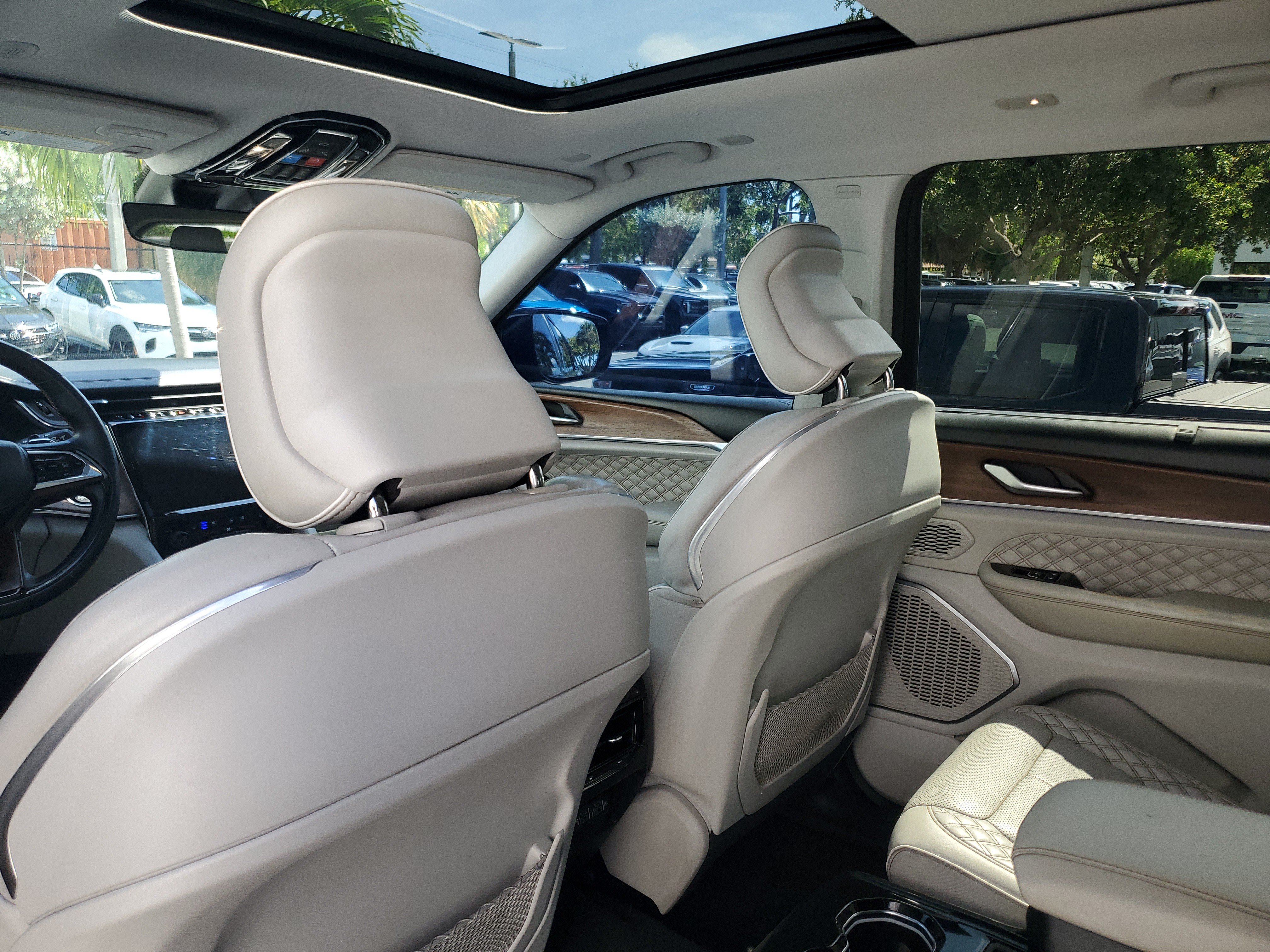 Used 2021 Jeep Grand Cherokee L Summit w/ Luxury Tech Group V RWD image 15