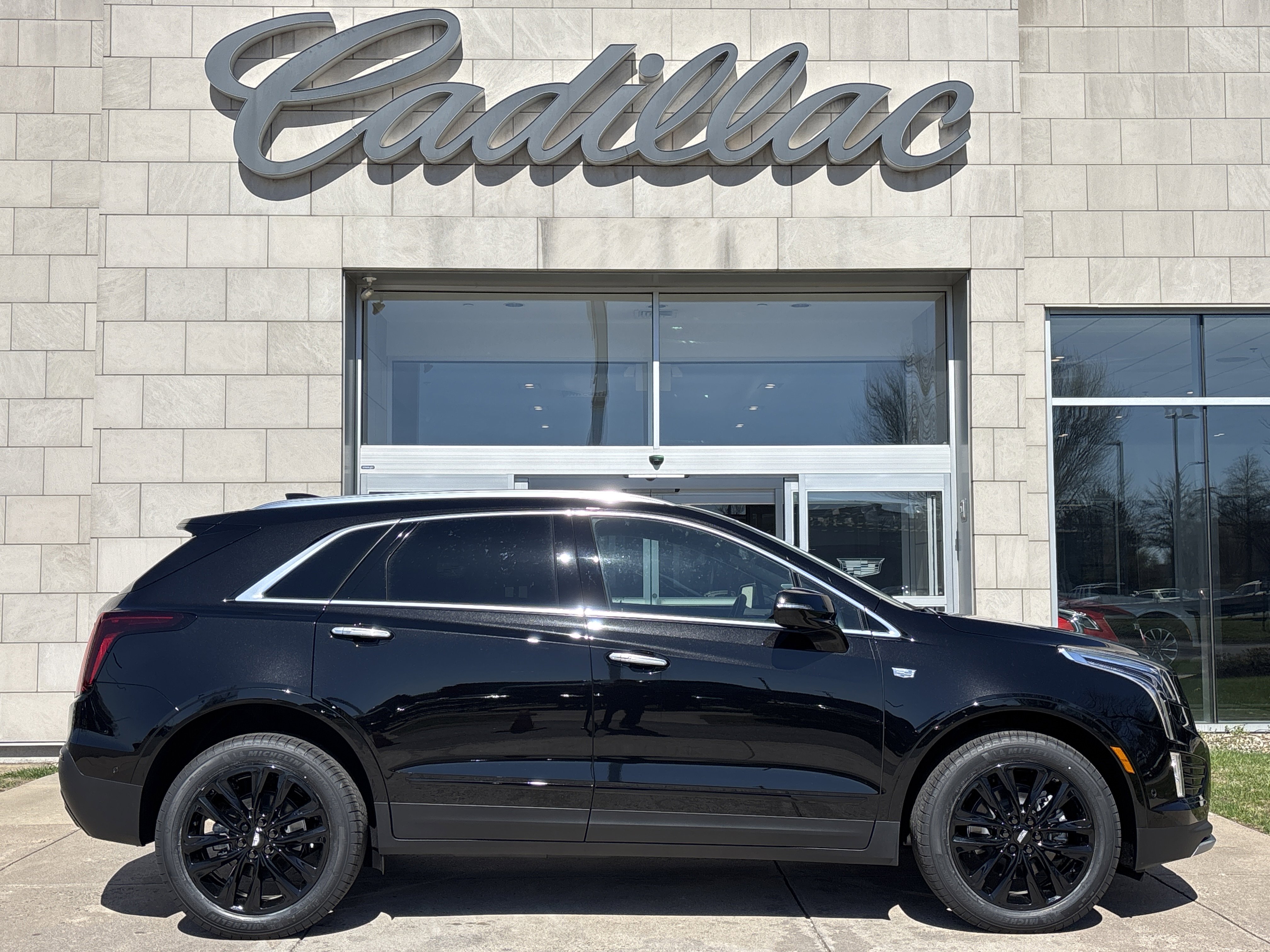 New 2026 Cadillac XT5 Premium Luxury w/ LPO, ONYX Package AWD/4WD image 3