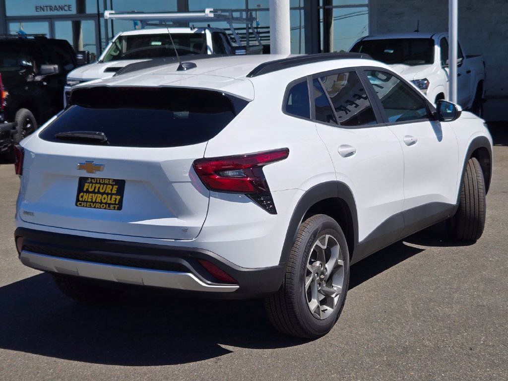 New 2026 Chevrolet Trax LT w/ Driver Confidence Package FWD image 4