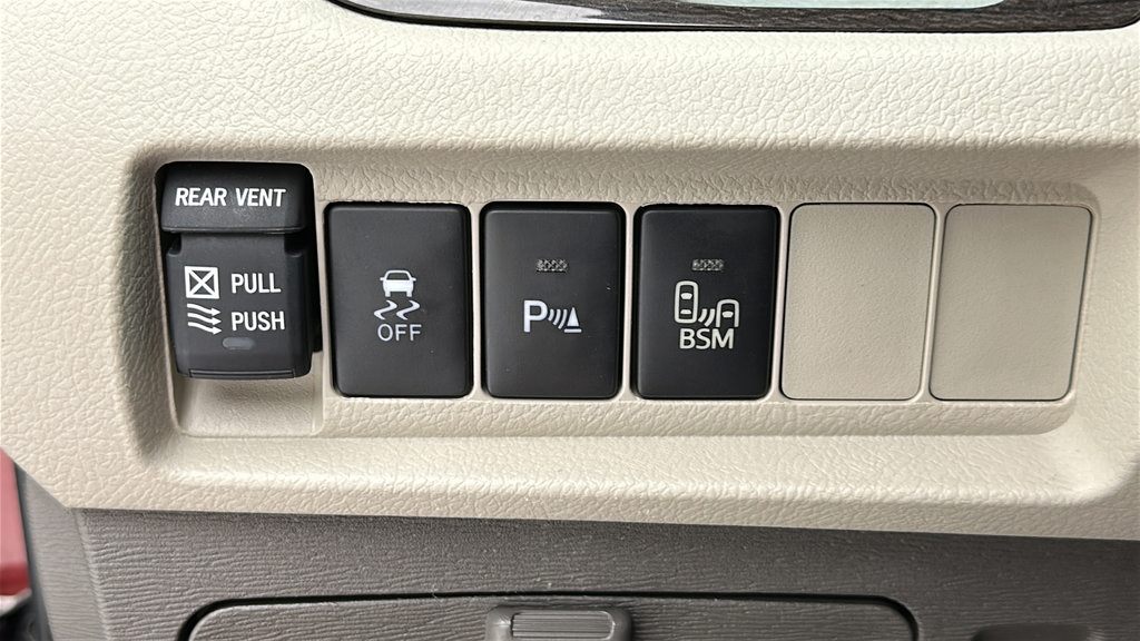 Used 2017 Toyota Sienna XLE w/ XLE Navigation Package AWD/4WD image 24