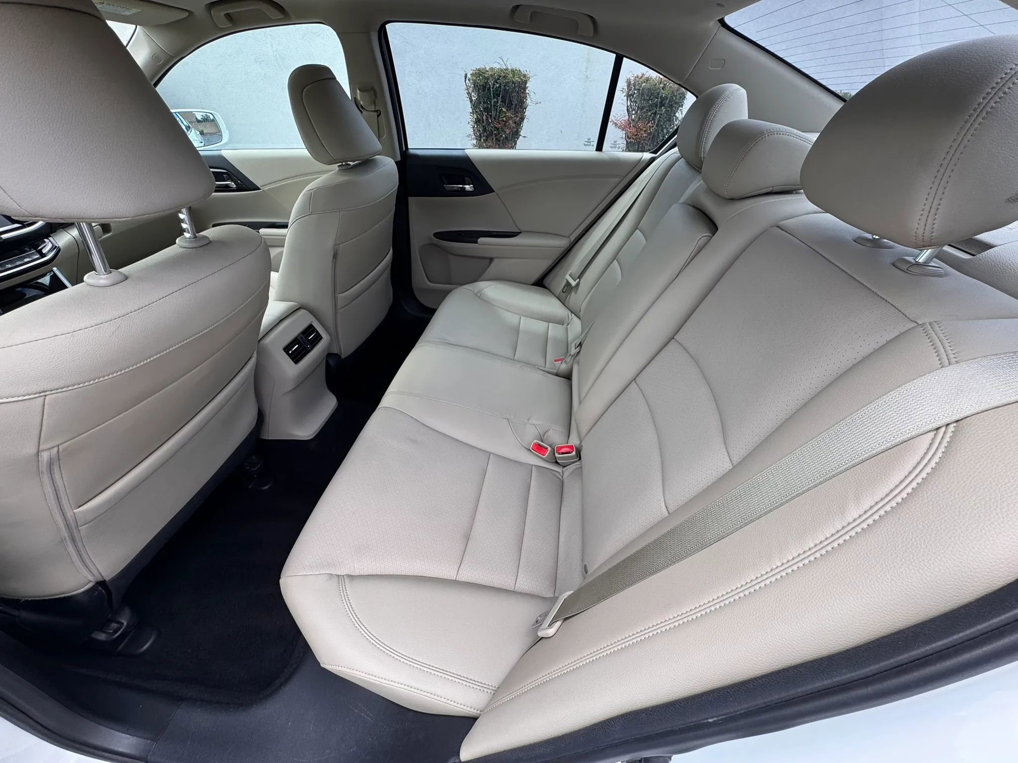 Used 2017 Honda Accord EX-L image 17