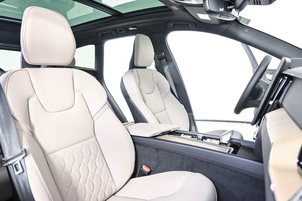 New 2026 Volvo XC60 B5 Plus w/ Protection Package Premier AWD/4WD image 22