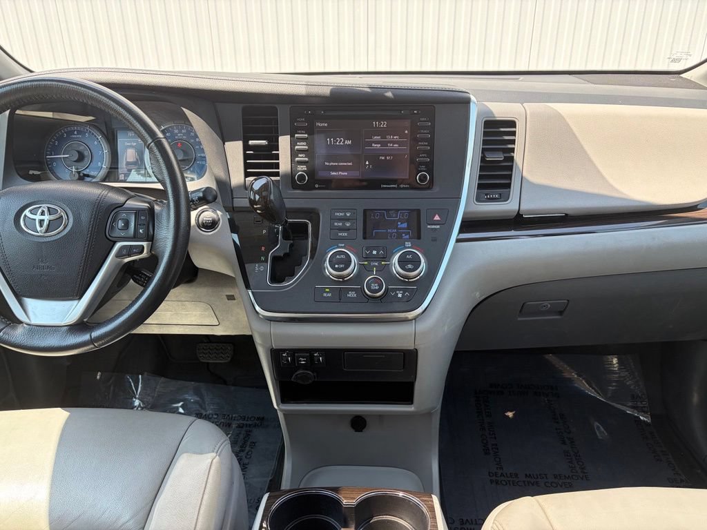 Used 2018 Toyota Sienna XLE w/ Carpet Mat Package FWD image 31