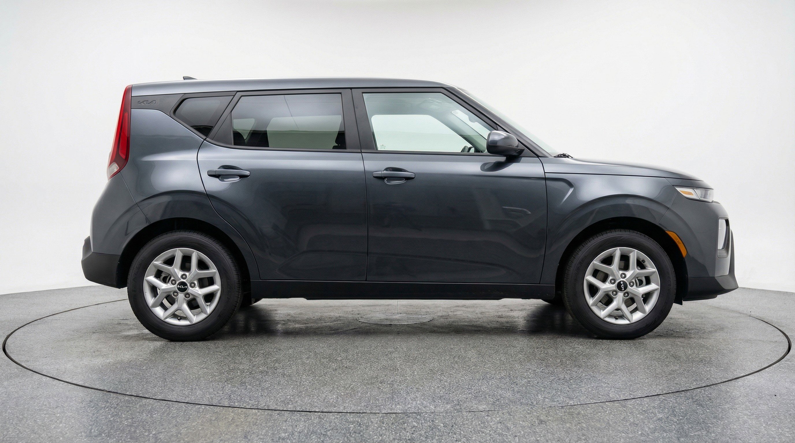 Used 2025 Kia Soul LX w/ LX Technology Package FWD image 11