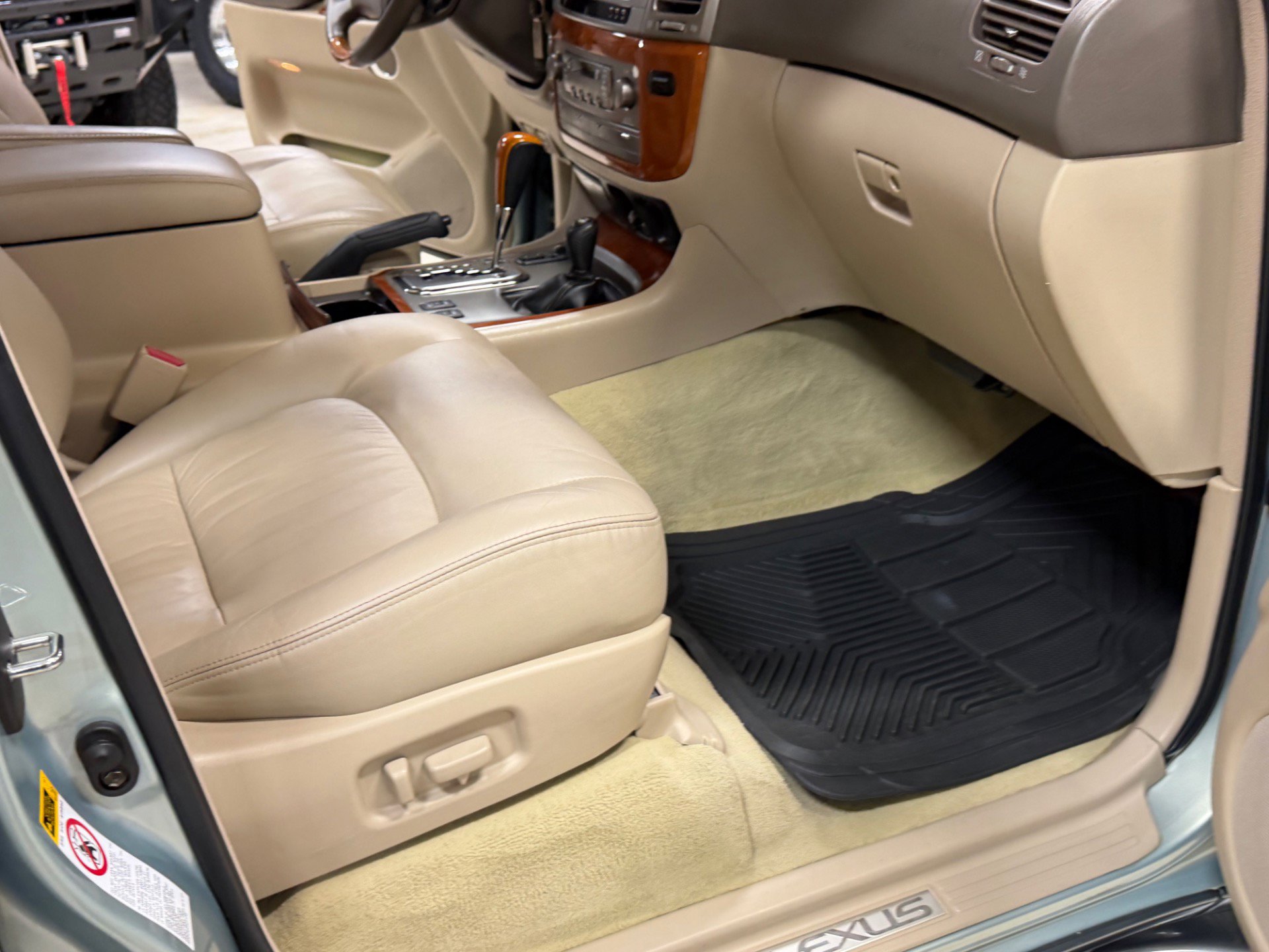 Used 2003 Lexus LX 470 4WD image 25