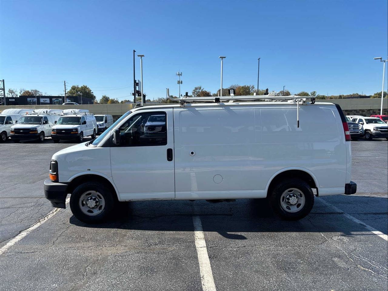 Used 2017 Chevrolet Express 2500 RWD image 5