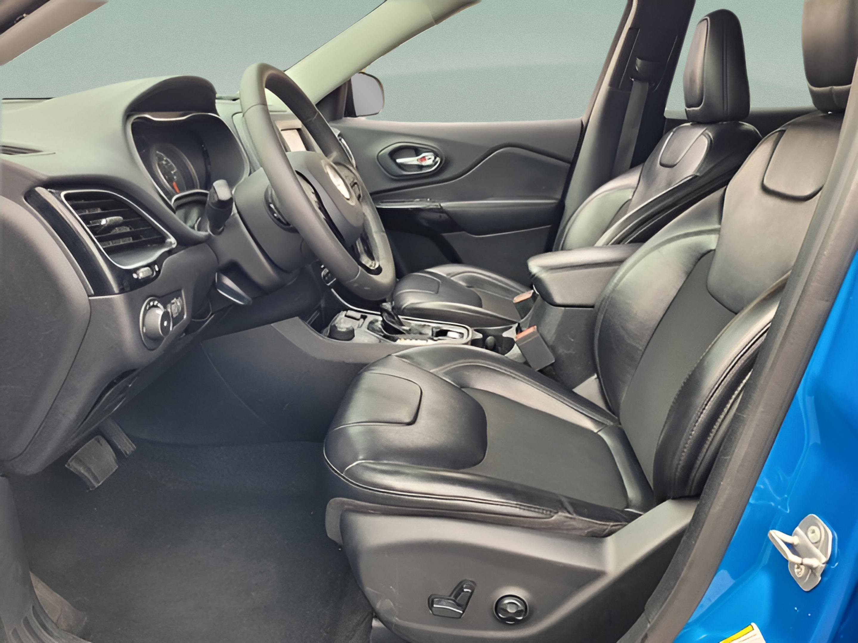 Used 2020 Jeep Cherokee Latitude Plus image 9