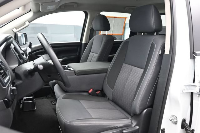 Used 2022 Nissan Titan SV AWD/4WD image 5
