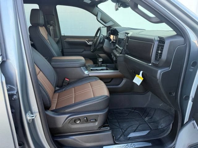 Certified 2025 Chevrolet Silverado 1500 High Country w/ Z71 Off-Road Package AWD/4WD image 27