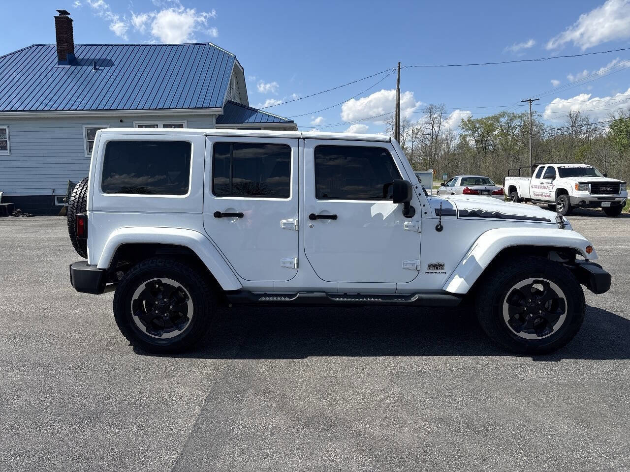 Used 2014 Jeep Wrangler Unlimited Sahara AWD/4WD image 9