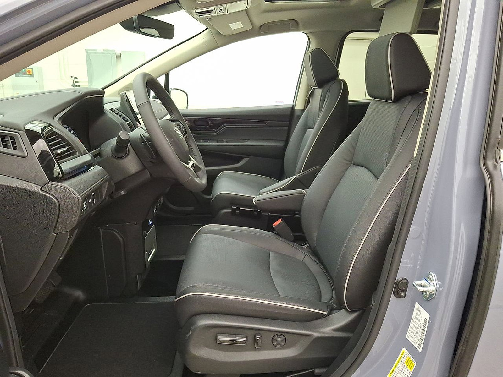 Used 2026 Honda Odyssey Elite image 11