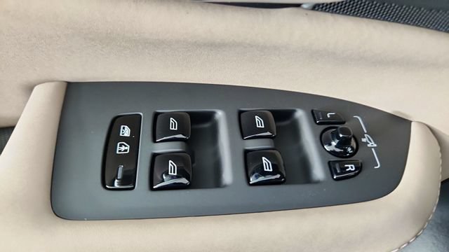 New 2026 Volvo XC90 T8 Plus w/ Protection Package Premier AWD/4WD image 10