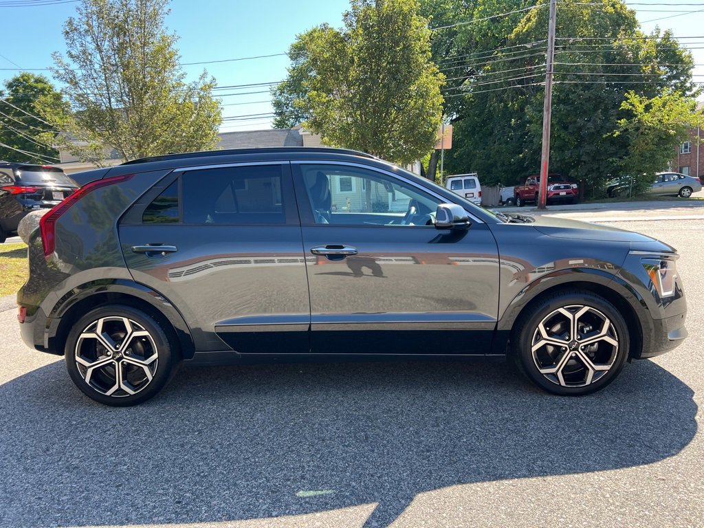 Certified 2023 Kia Niro SX Touring image 6