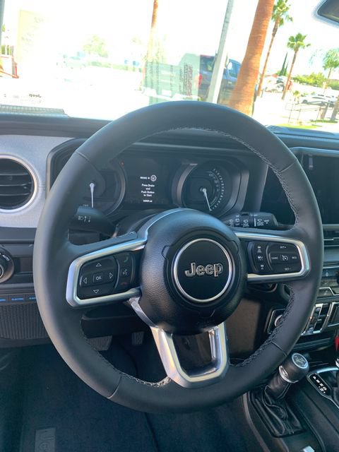 Used 2025 Jeep Wrangler Unlimited Sahara AWD/4WD image 25