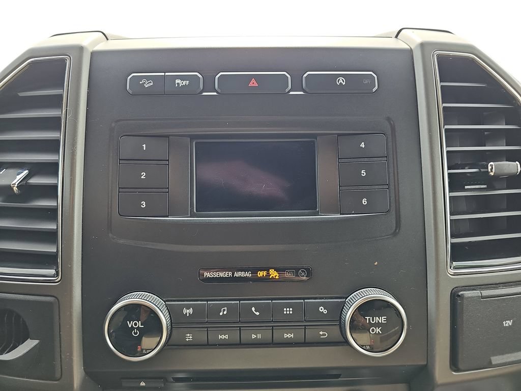 Used 2018 Ford Expedition XLT w/ Equipment Group 201A AWD/4WD image 21