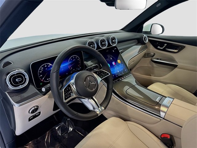Used 2025 Mercedes-Benz GLC 300 4MATIC image 9