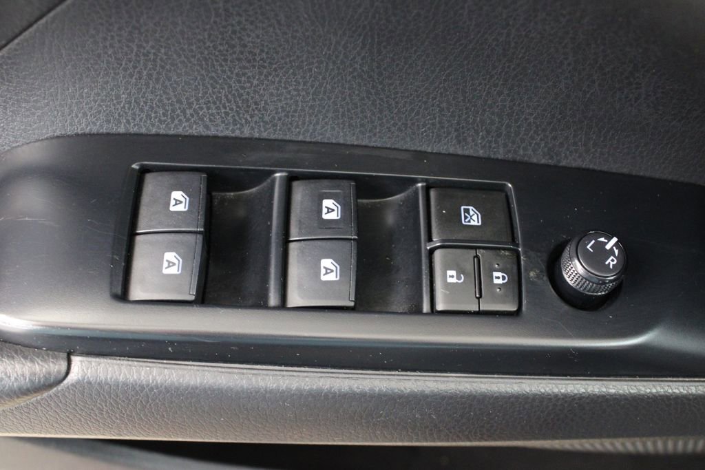 Used 2020 Toyota Camry SE FWD image 16