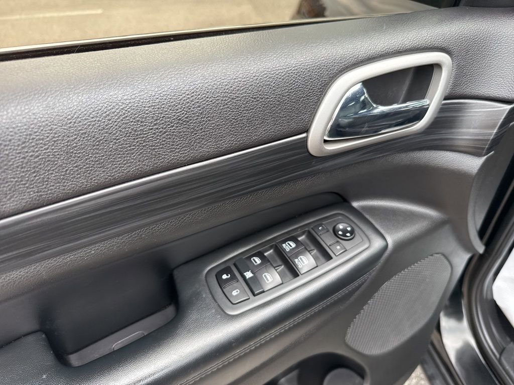 Used 2020 Jeep Grand Cherokee Laredo w/ Laredo X Package image 11