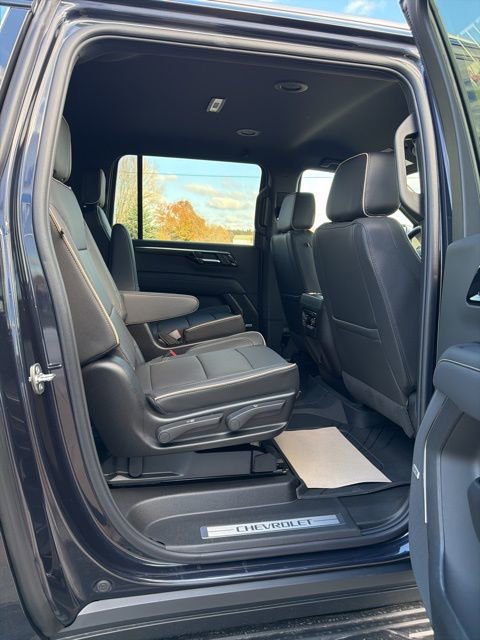 New 2026 Chevrolet Suburban Premier image 9