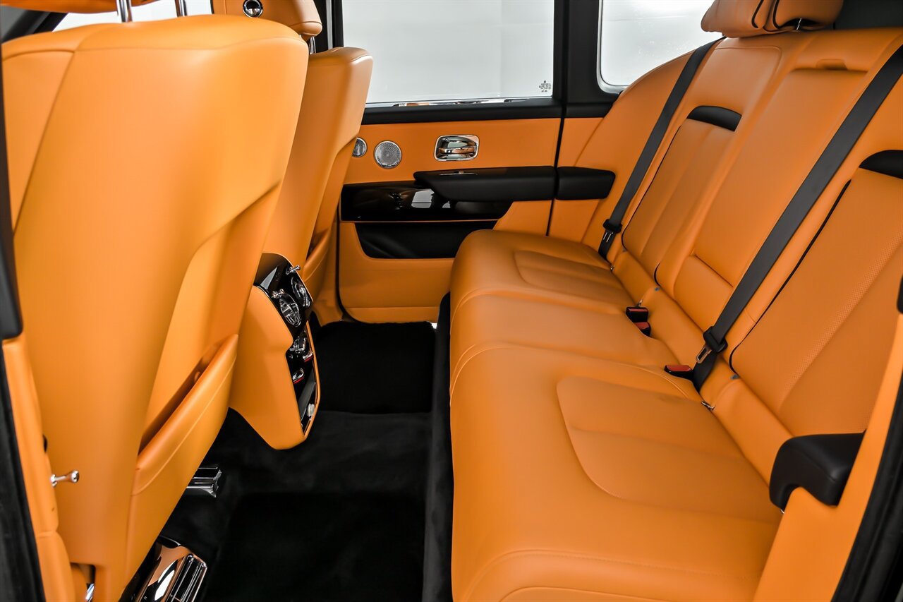 Used 2022 Rolls-Royce Cullinan w/ Dark Exterior Package AWD/4WD image 25