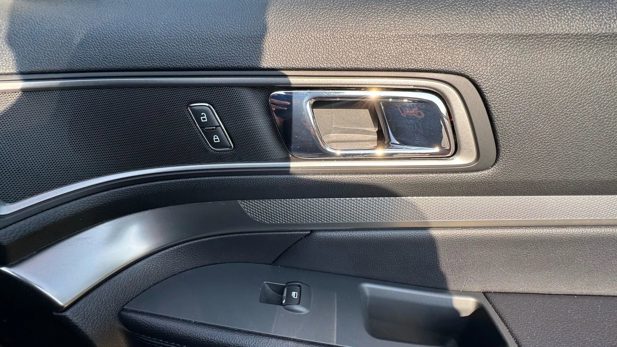 Used 2018 Ford Explorer XLT w/ Equipment Group 202A image 31