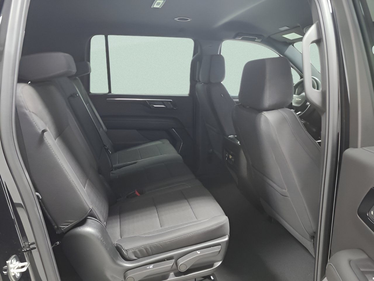 Used 2026 Chevrolet Suburban LS AWD/4WD image 12