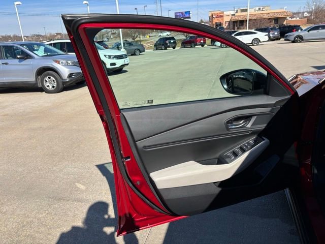 Used 2025 Honda Accord SE image 10