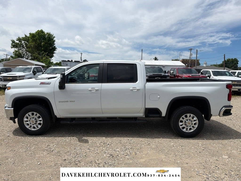 Used 2022 Chevrolet Silverado 3500 LT w/ Convenience Package AWD/4WD image 2