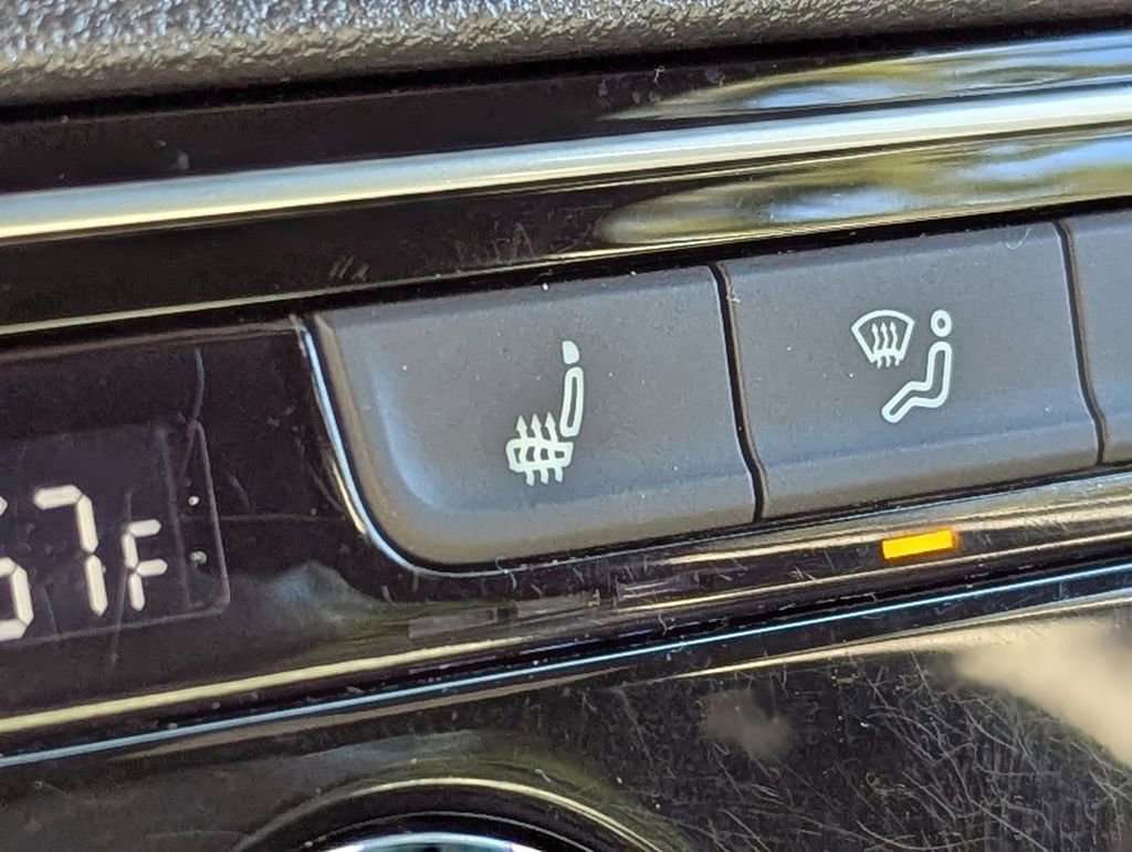 Certified 2022 Volkswagen Atlas Cross Sport SEL R-Line image 21