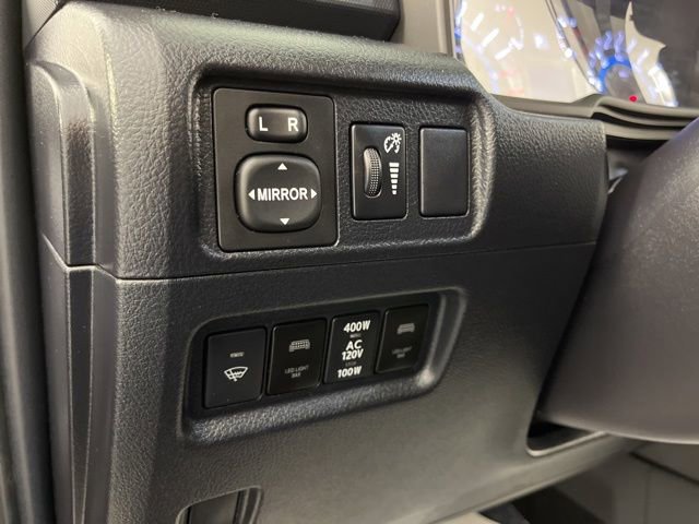 Used 2018 Toyota 4Runner TRD Off-Road AWD/4WD image 28
