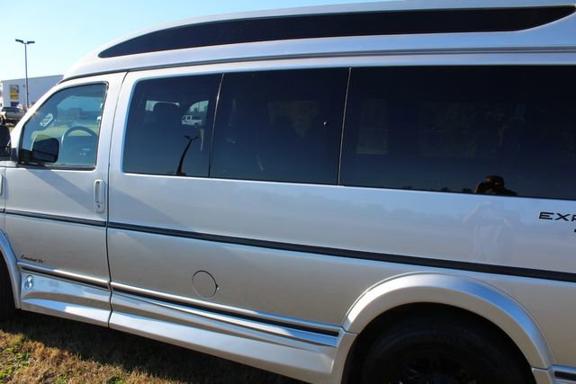 Used 2019 GMC Savana 2500 w/ Enhanced Convenience Package image 14