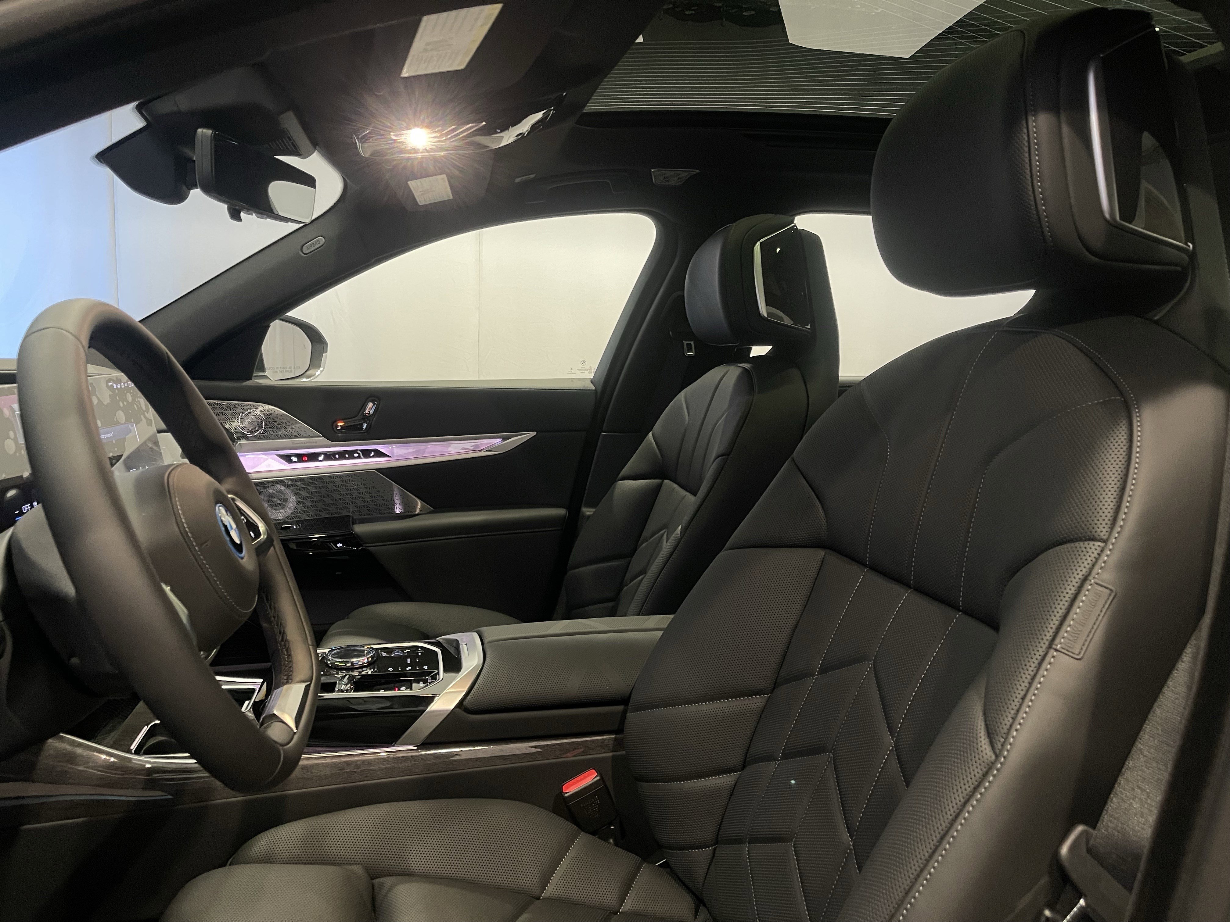 New 2026 BMW i7 xDrive60 AWD/4WD image 8