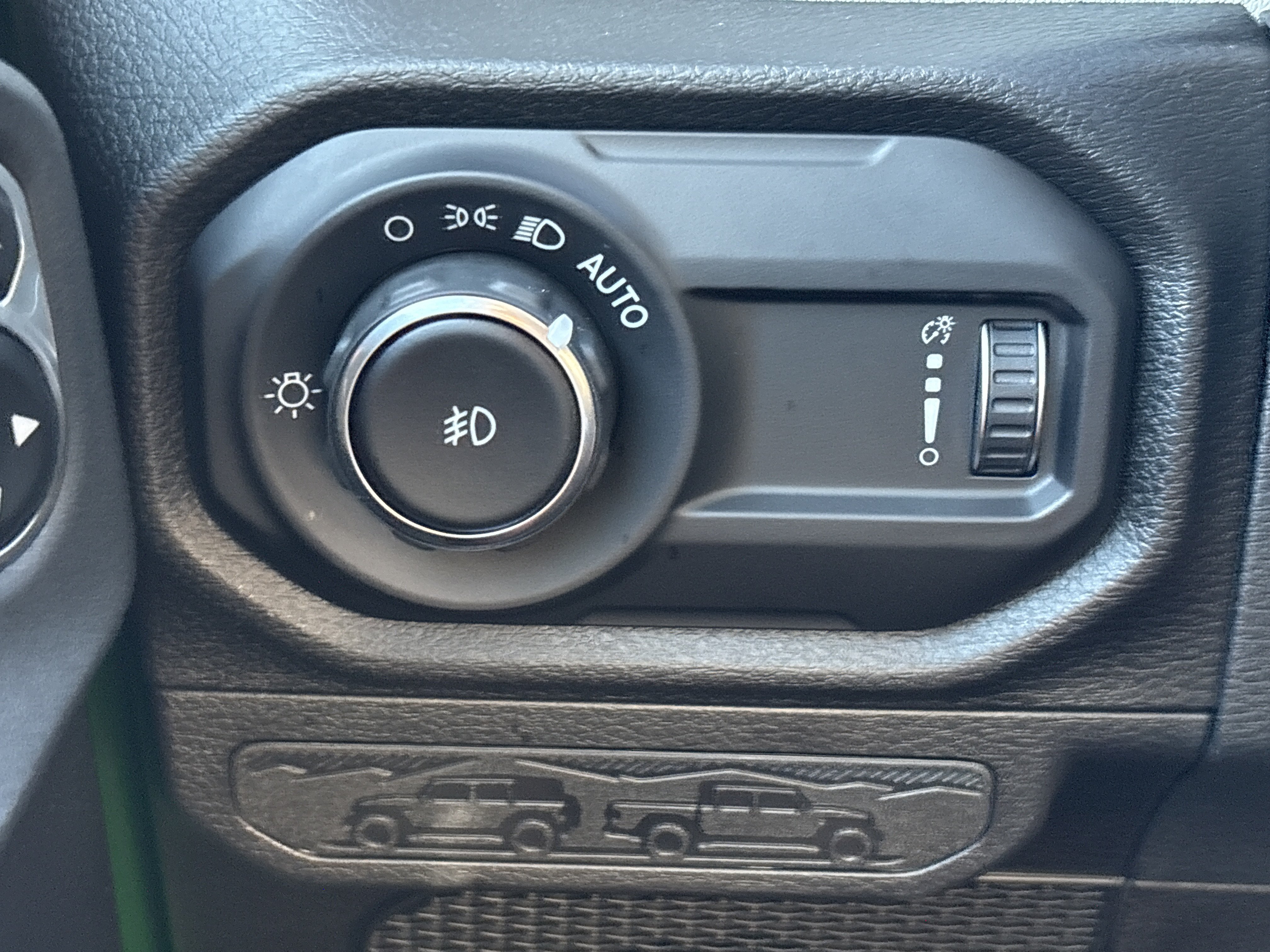Used 2025 Jeep Wrangler Unlimited Sport AWD/4WD image 32