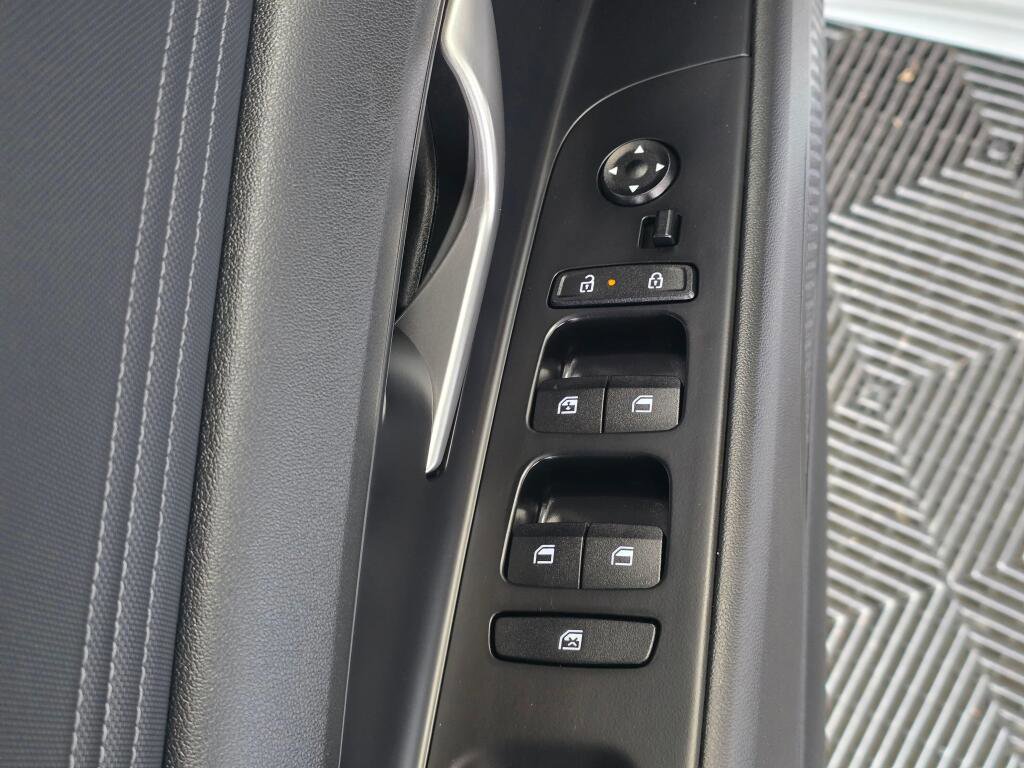 Used 2025 Hyundai Elantra SEL FWD image 19