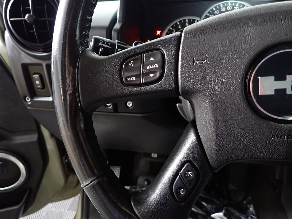 Used 2005 HUMMER H2 SUT w/ Preferred Equipment Group AWD/4WD image 28