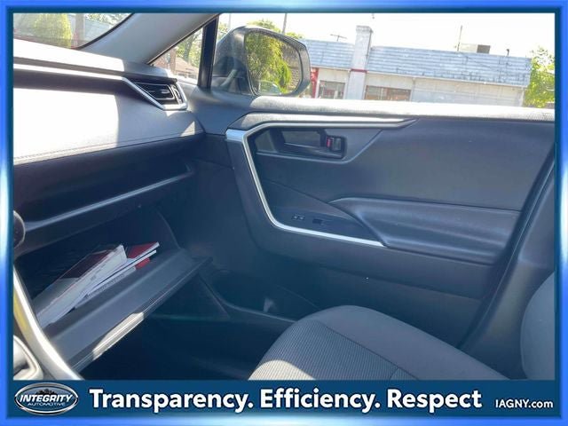Certified 2025 Toyota RAV4 LE AWD/4WD image 32