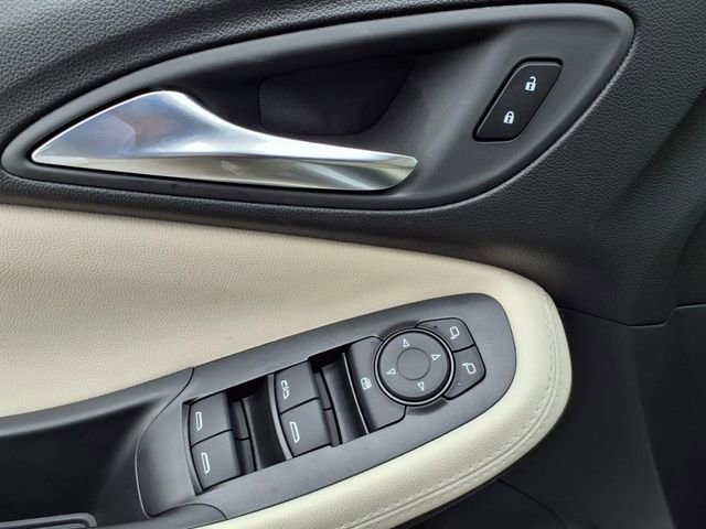 Used 2025 Buick Encore GX Sport Touring w/ Comfort Package image 29