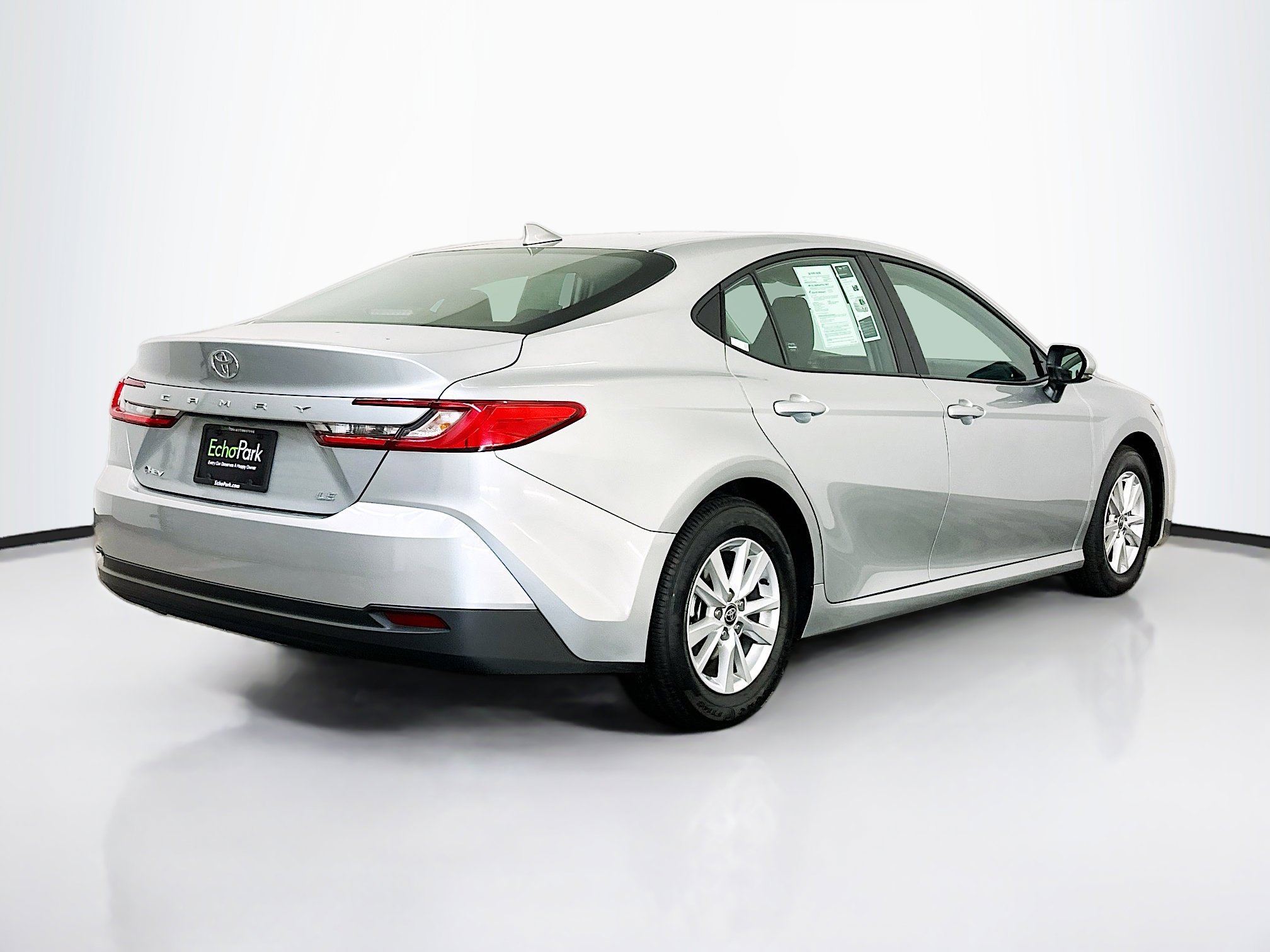 Used 2025 Toyota Camry LE image 9