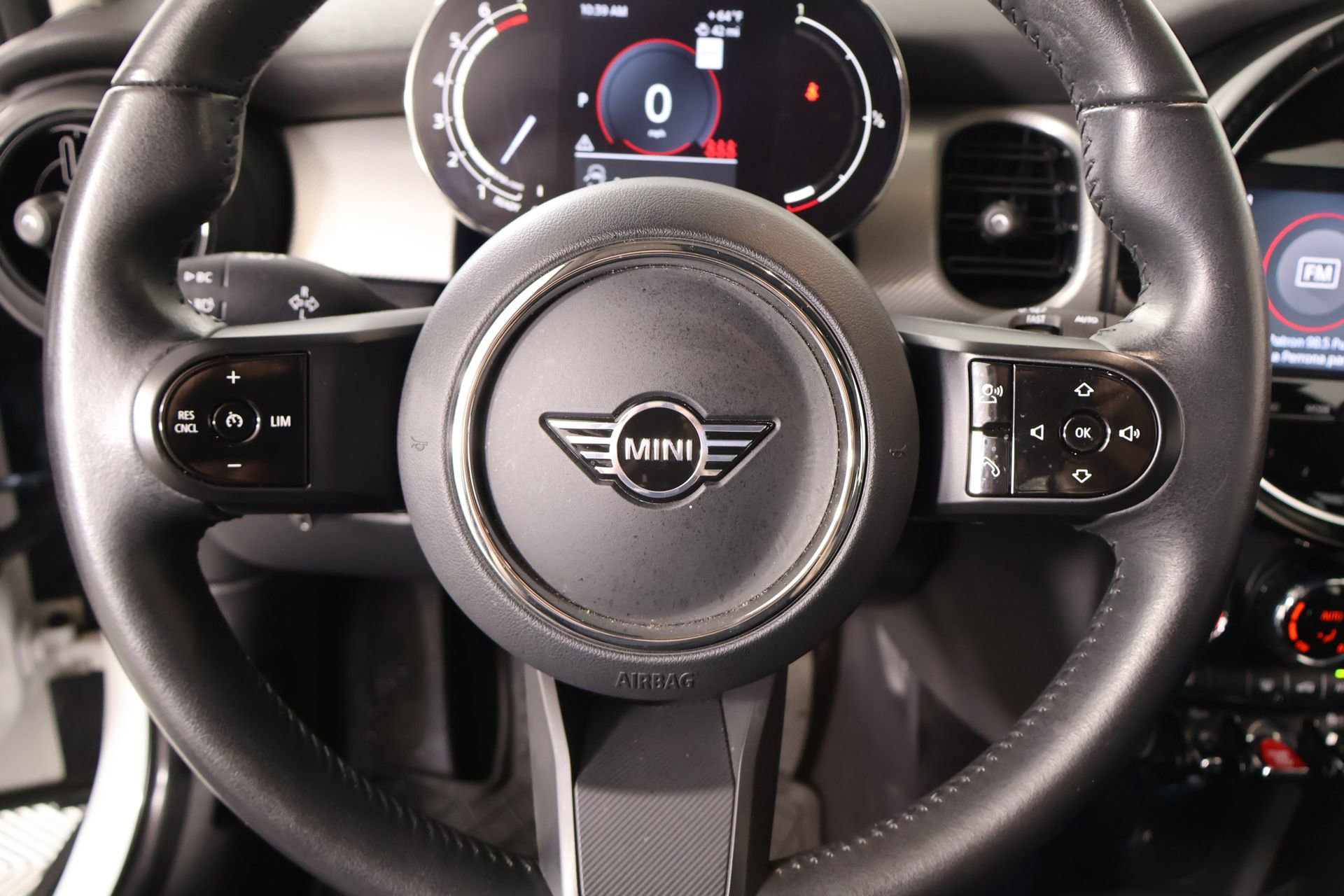 Used 2023 MINI Cooper 4-Door Hardtop FWD image 3