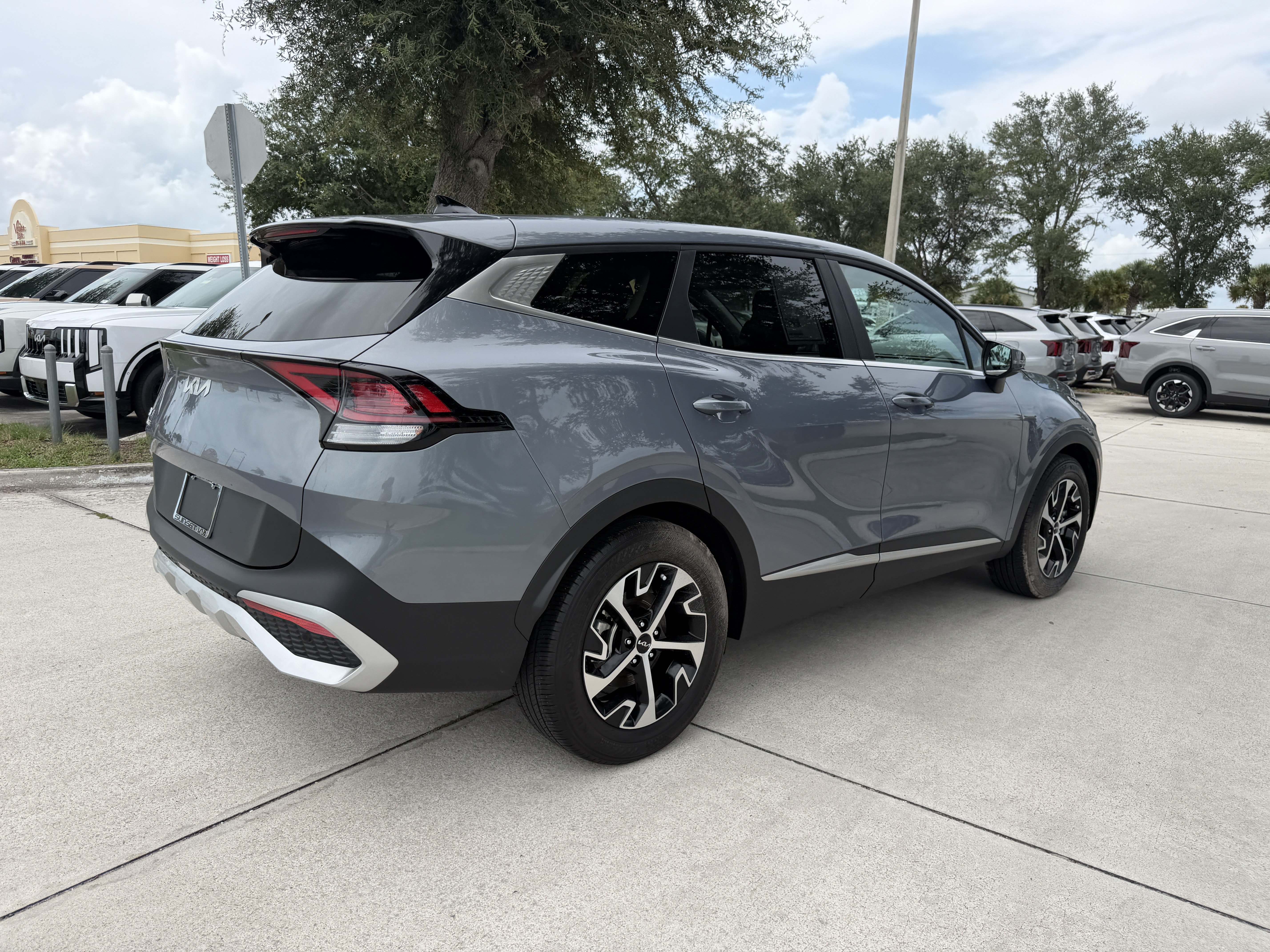 Used 2025 Kia Sportage EX FWD image 4