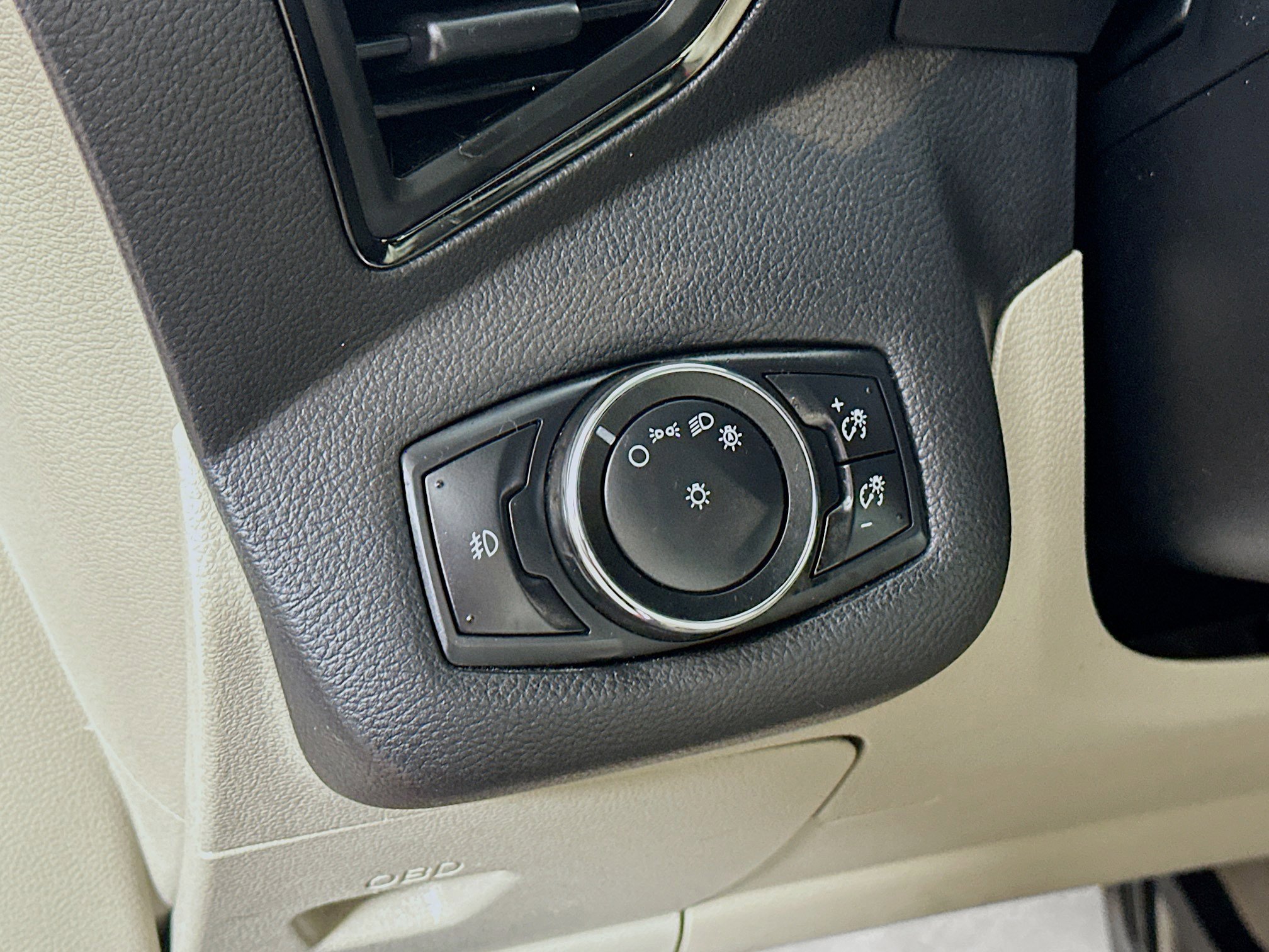 Used 2015 Ford Escape Titanium AWD/4WD image 10