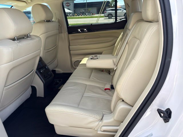 Used 2016 Lincoln MKT AWD image 18