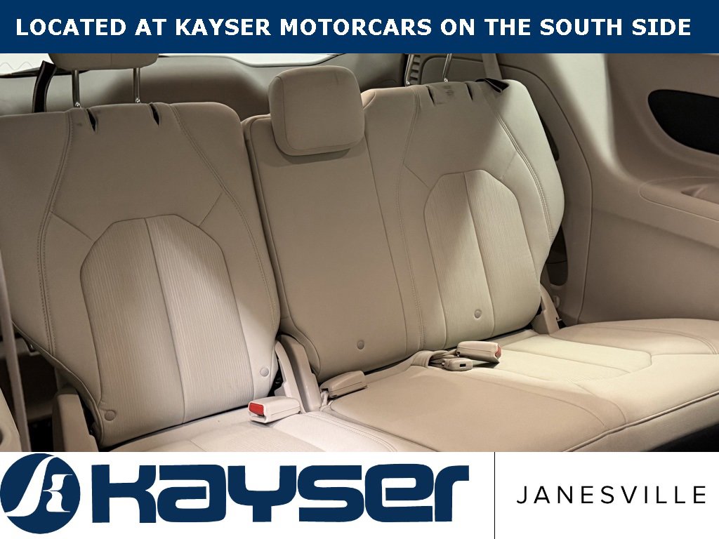 Used 2017 Chrysler Pacifica Touring image 17