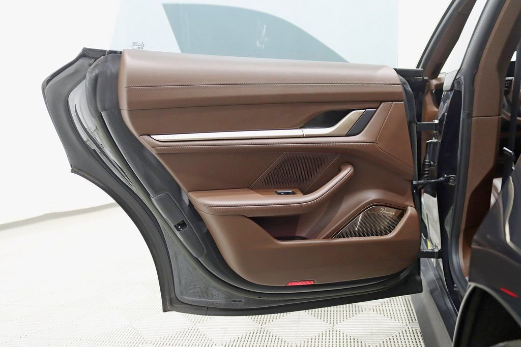 Used 2022 Porsche Taycan 4S image 38