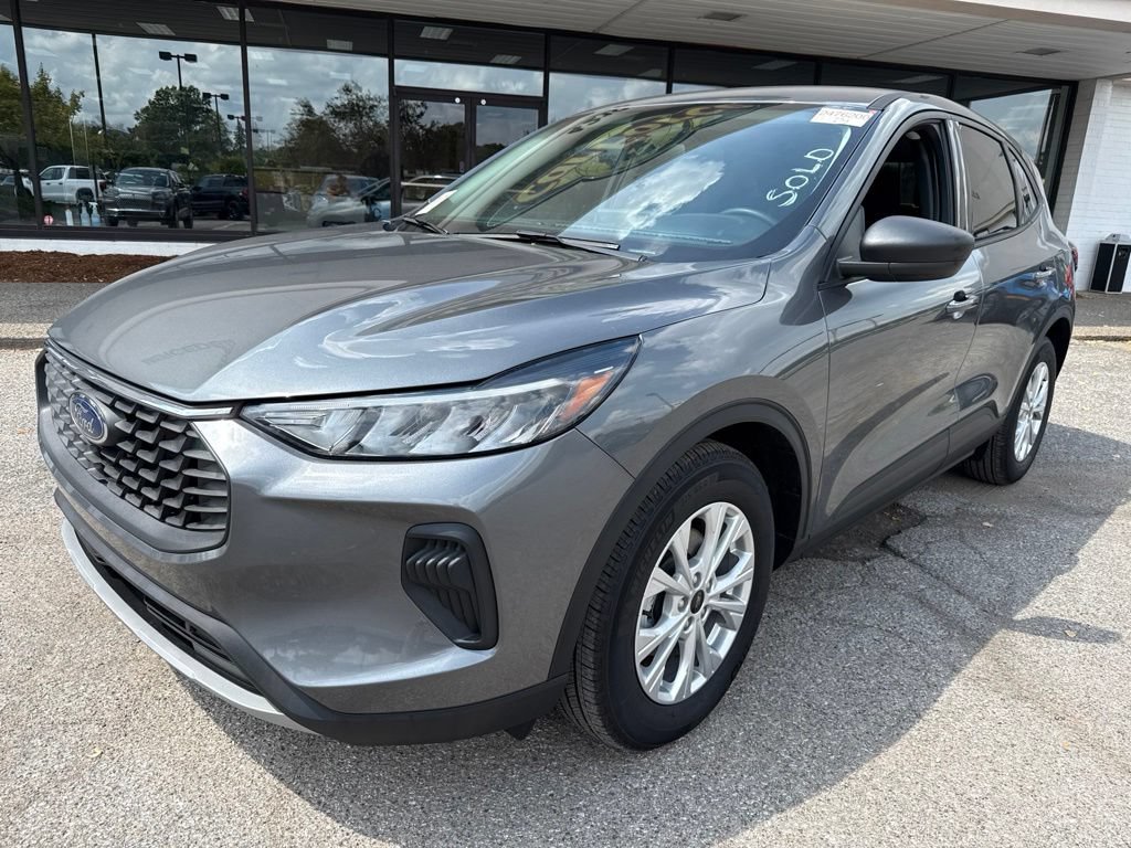 Used 2025 Ford Escape Active w/ Active Premium Tech Pack FWD image 6