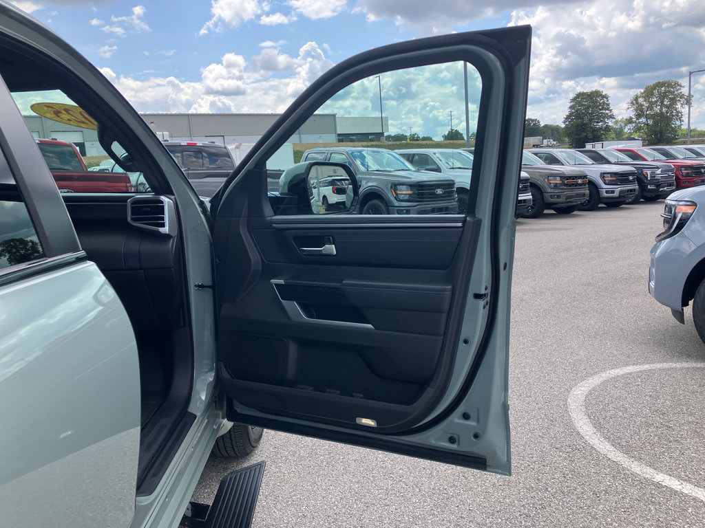Used 2025 Toyota Tundra Platinum AWD/4WD image 18